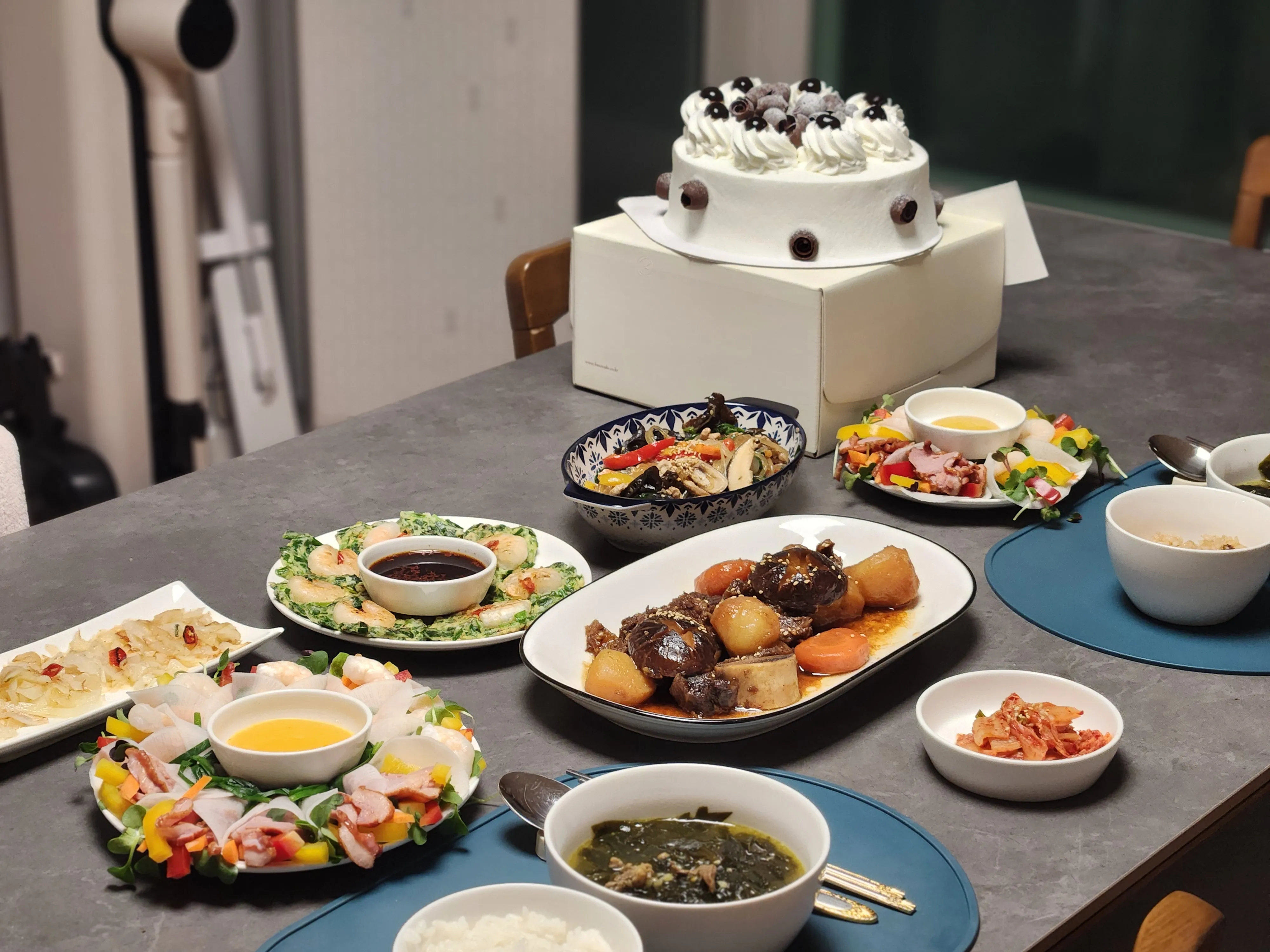 남편 생일을 위해 8시간 동안 정성껏 준비한 생일상