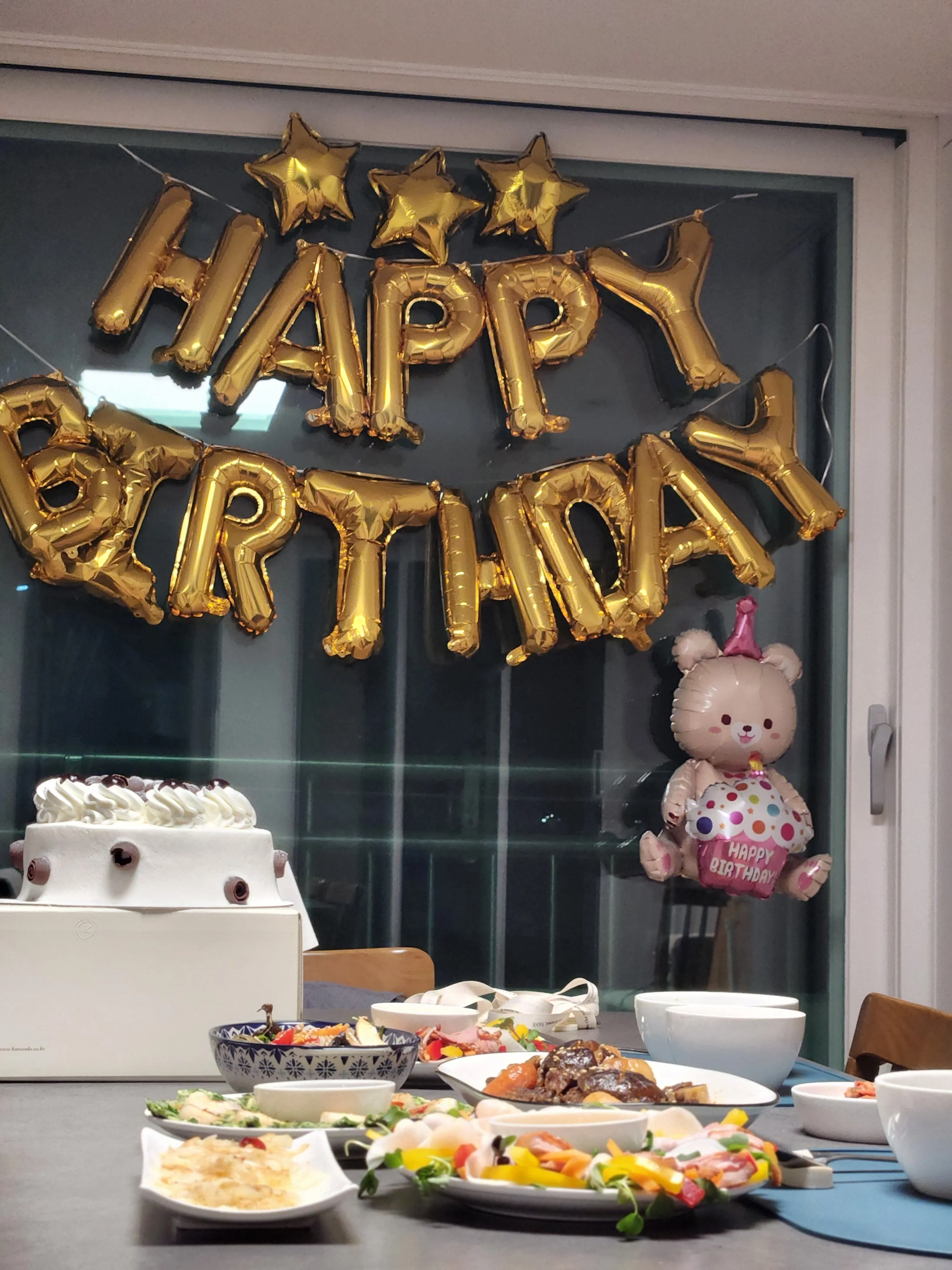 남편 생일을 위해 8시간 동안 준비한 정성스러운 생일상