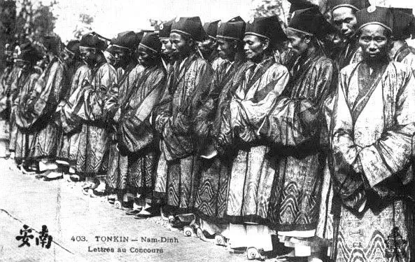 동북아에 끼고 싶어하는 베트남 남딘성 과거시험 응시 선비들