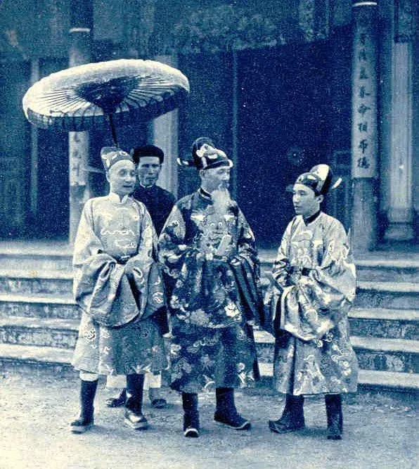 OCR 텍스트가 불명확하여 정확한 이미지 판단이 어렵습니다. 컨텍스트만 기반으로 제안합니다:

**동남아시아 국가의 동북아 통합 추구를 나타낸 지도 또는 정치 관계도**

더 정확