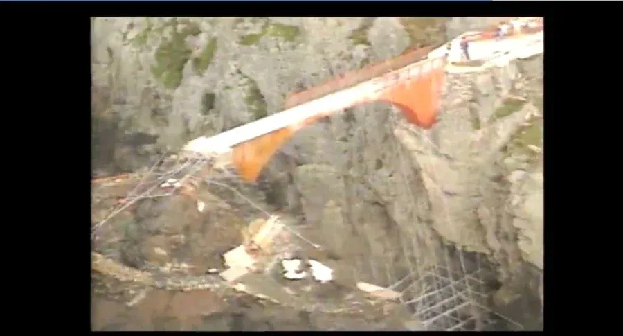 40년간 방치된 사이비종교 무단개발 건물, 통영시