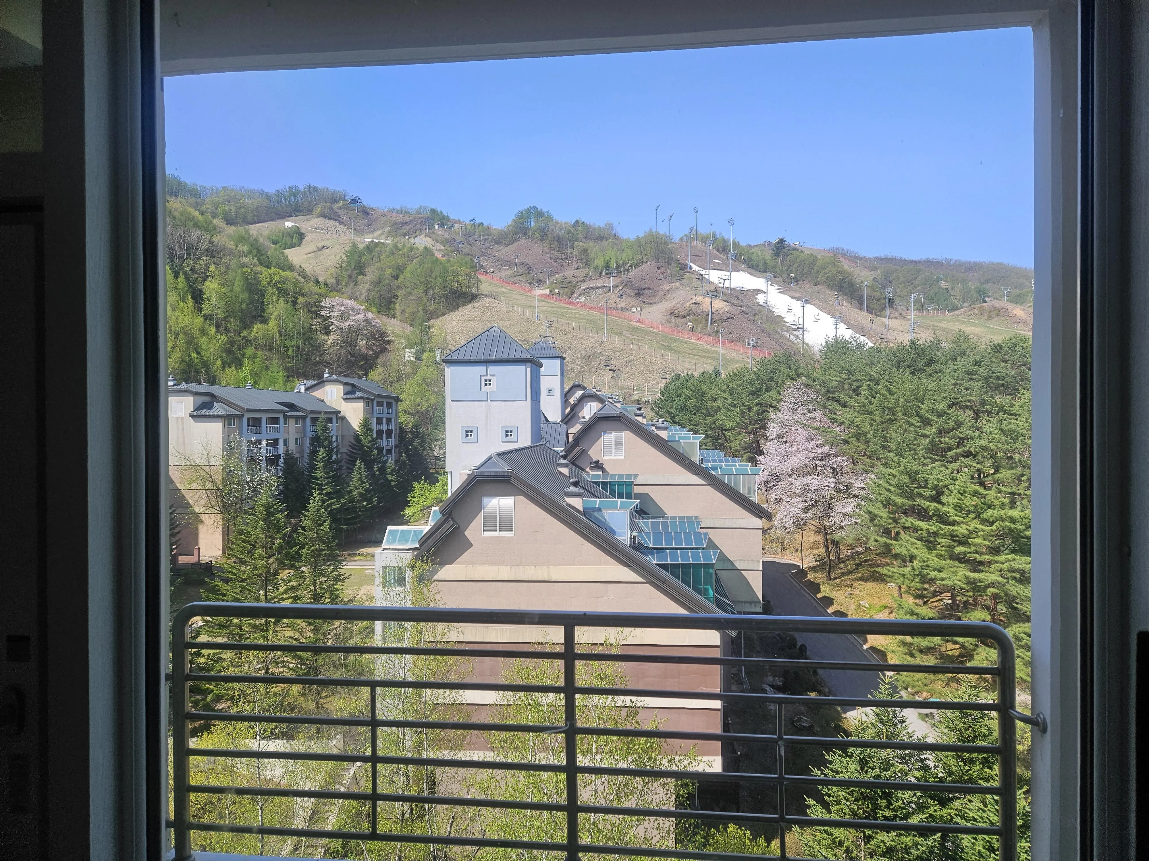 OCR 텍스트가 불명확하여 정확한 설명이 어렵습니다. 이미지 원본이나 더 명확한 컨텍스트를 제공해주실 수 있을까요?

현재 정보로는:
```
텍스트가 깨진 화면 또는 알림 이미지