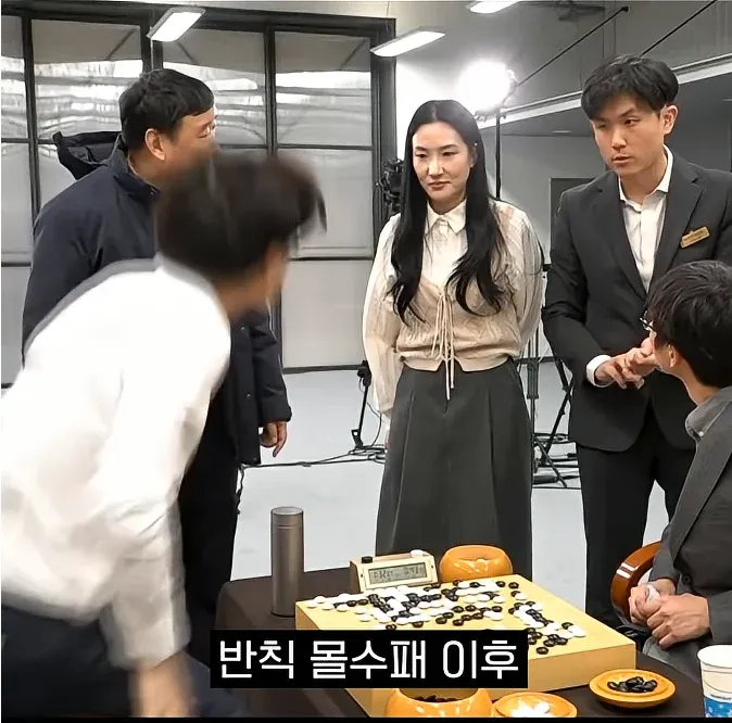 반칙 묵수패로 이동하는 커제 근황
