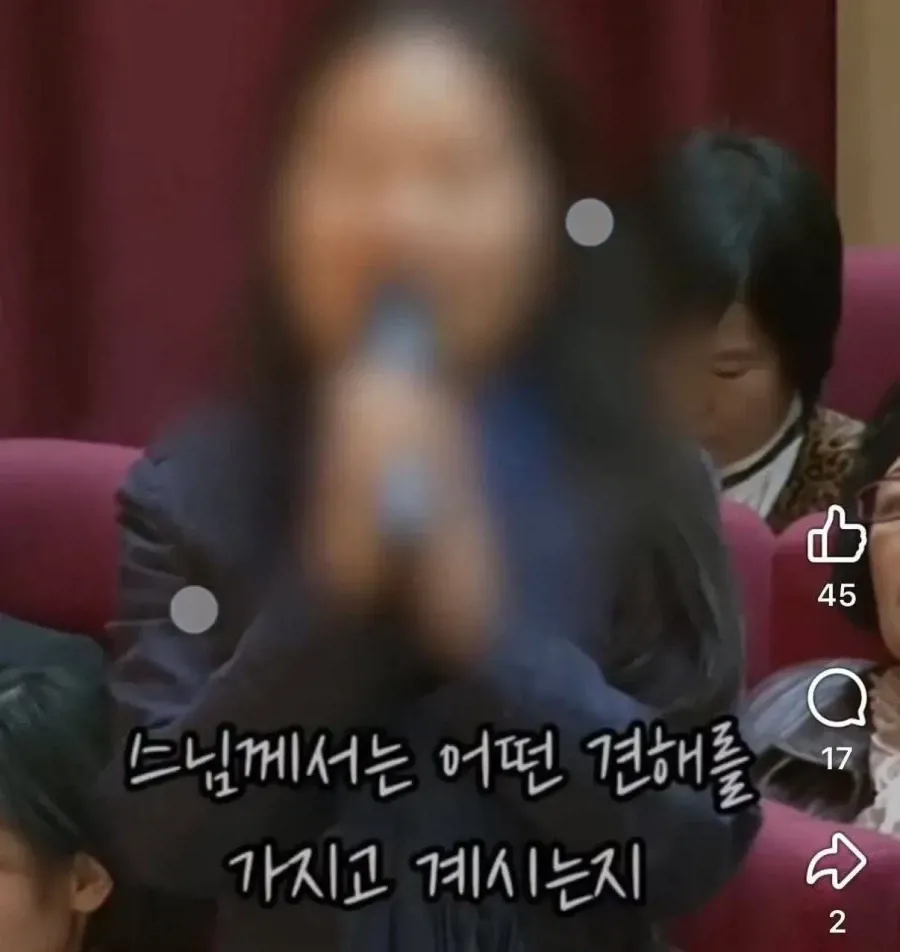 법륜스님이 노숙자 엄마에 대한 질문에 답하는 모습