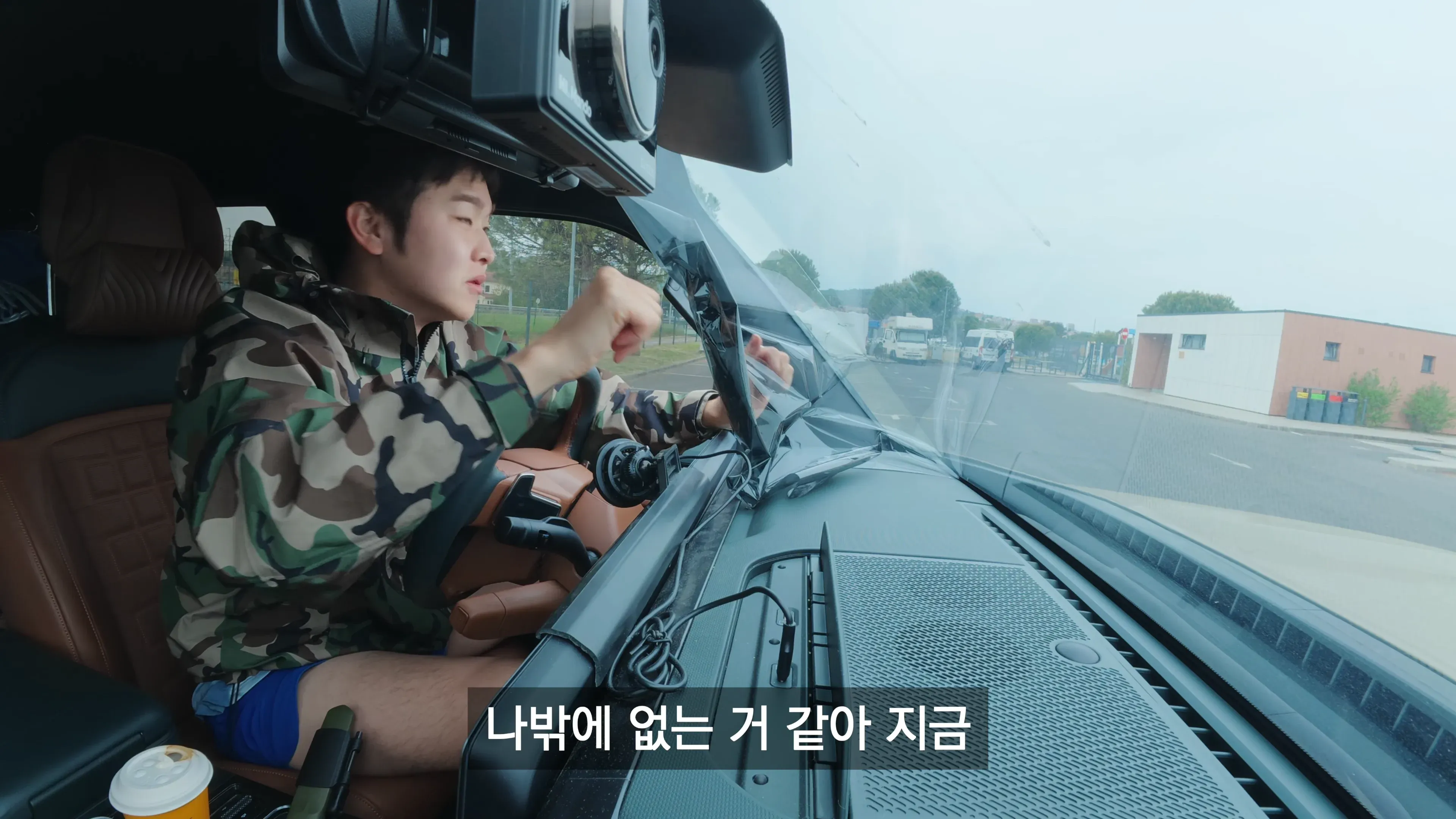 선진국 자동차 법규와 한국 현실의 차이를 비꼬는 밈