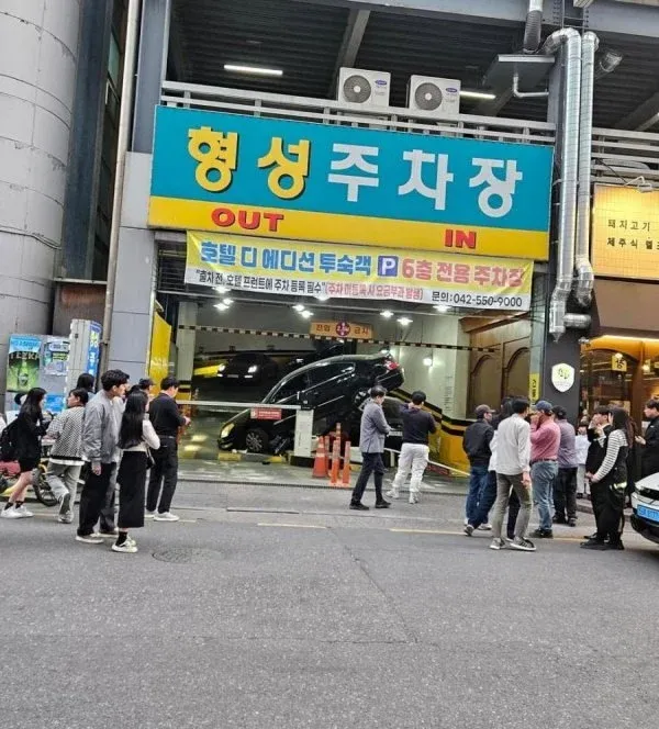 대전 둔산동 주차장 사고 현장, 출입권 문서 포함