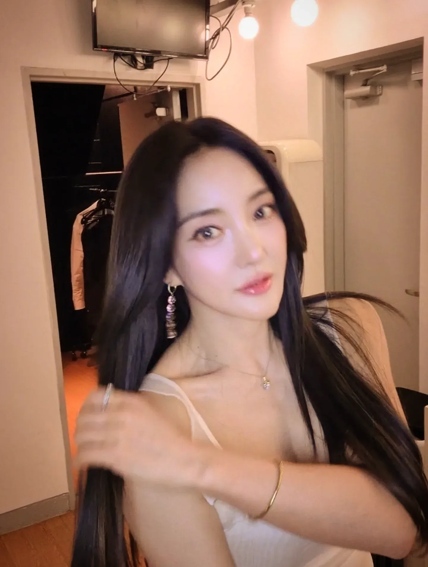 이미지를 받지 못했습니다. 다음 중 하나를 제공해주세요:

1. **이미지 파일** (직접 업로드)
2. **더 명확한 컨텍스트** (OCR 텍스트가 불완전해 보임)

그러면 규칙