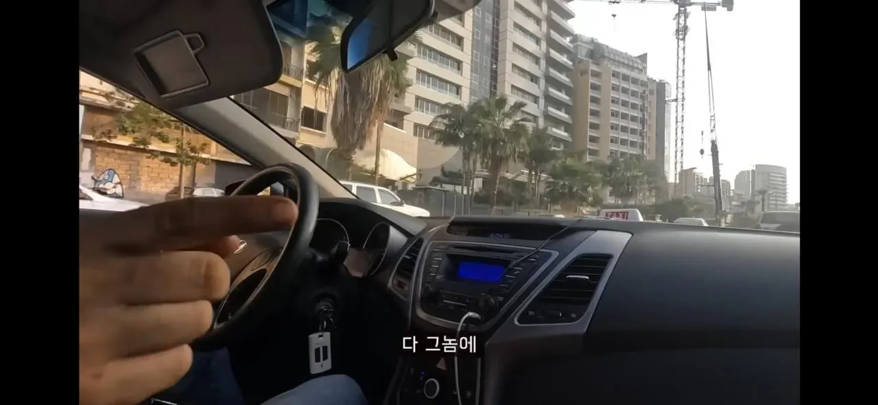 중동의 파리라 불렸던 레바논이 망한 이유를 설명하는 인포그래픽