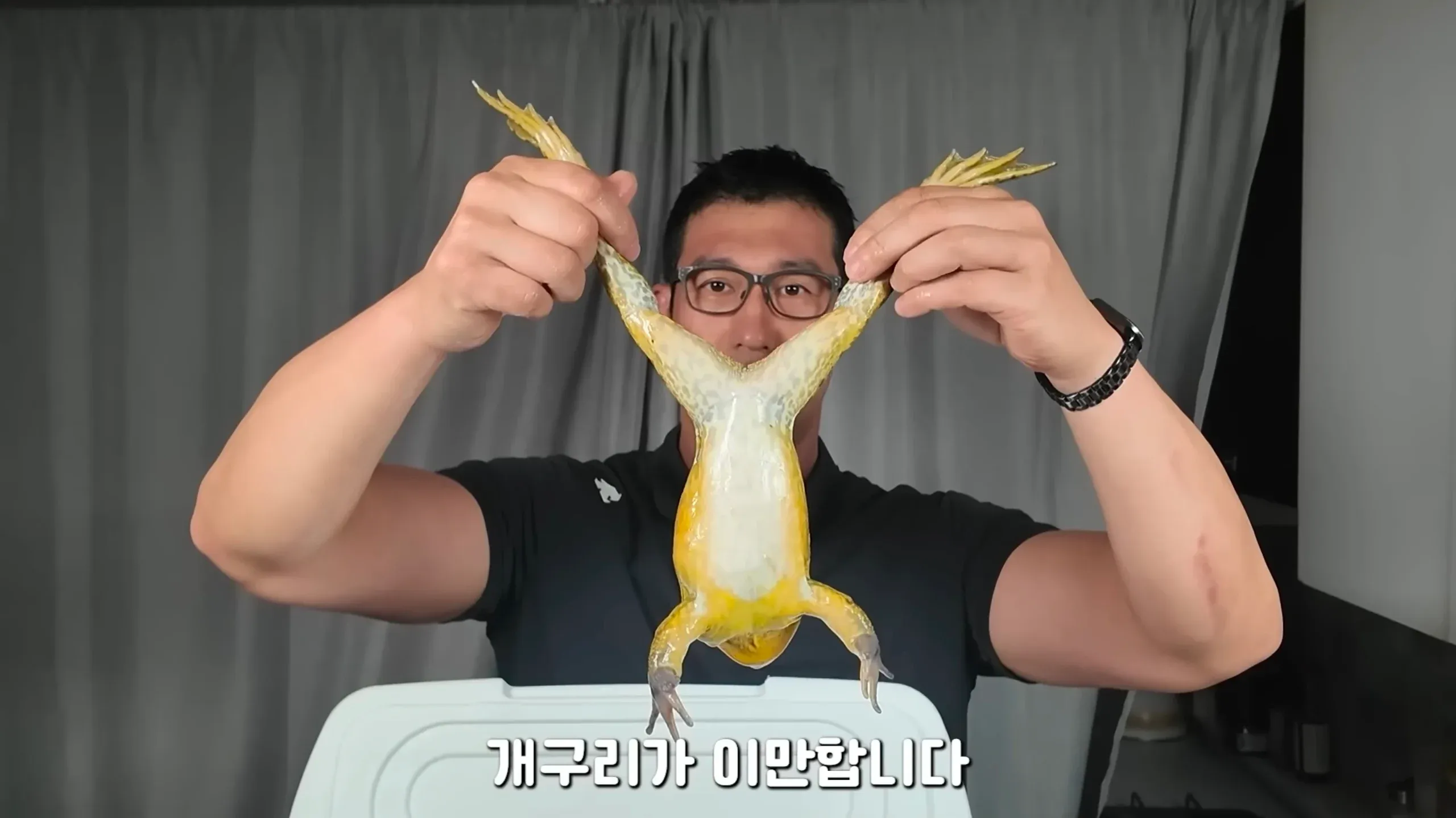 황소개구리를 튀긴 요리