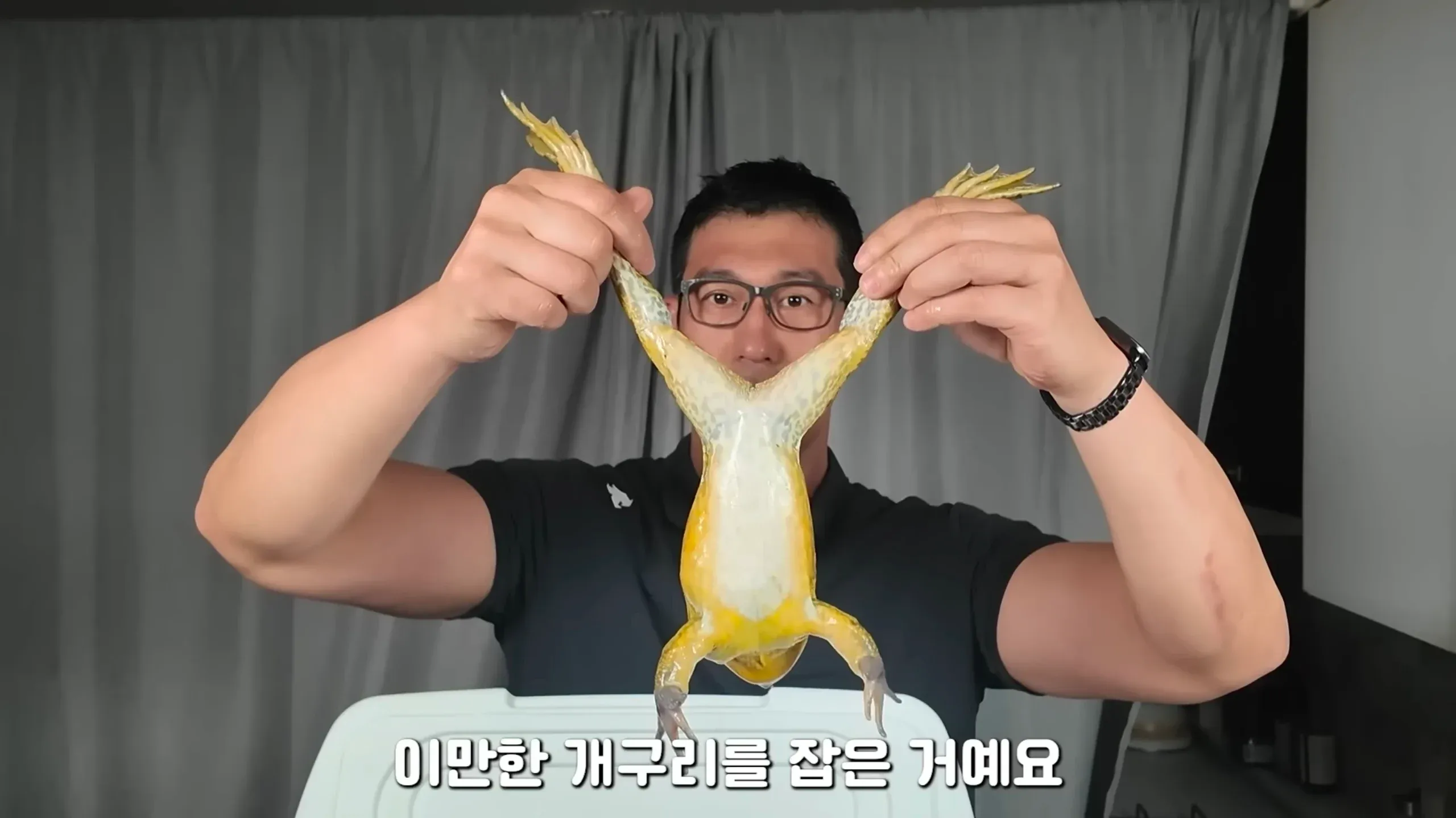 황소개구리를 튀긴 요리