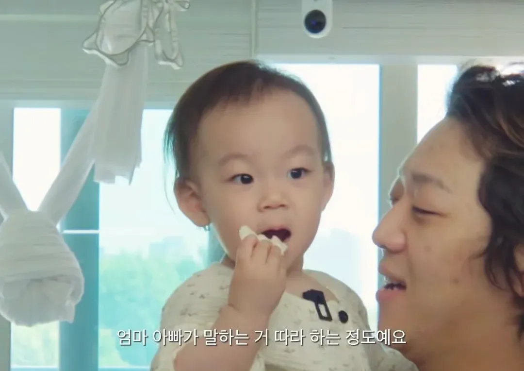 양홍원이 부모님이 하는 것을 따라하는 정도라고 설명하는 모습