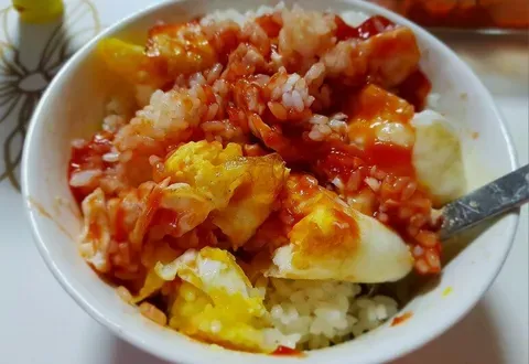 케찹에 밥 비벼먹던 여사친의 이야기