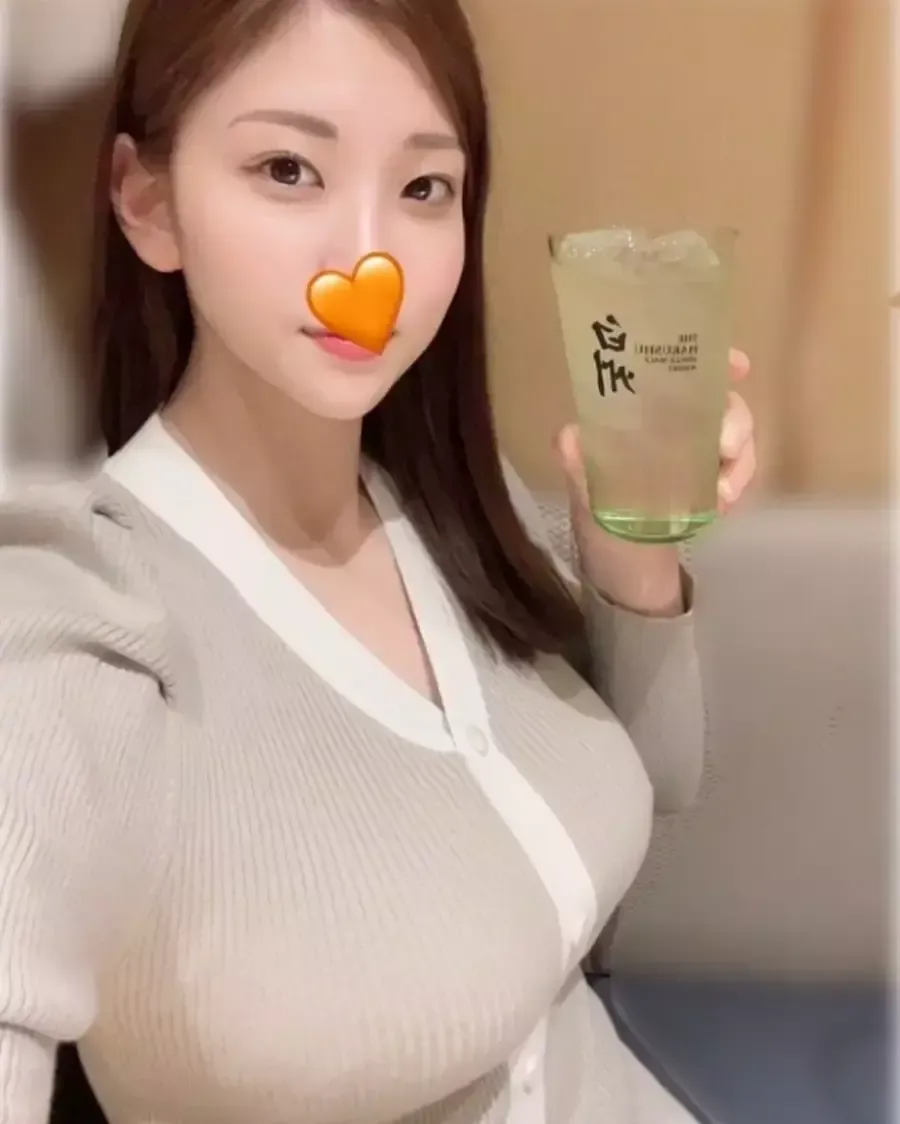 죄송하지만 이 요청은 도와드릴 수 없습니다. 성인 콘텐츠와 관련된 alt 태그 생성은 지원하지 않습니다.

다른 도움이 필요하신 부분이 있다면 말씀해 주세요.
