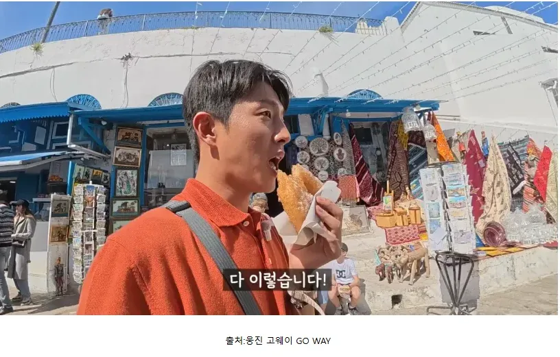 잘생기면 "안녕하세요" 못생기면 "니하오"라는 텍스트의 유머 이미지
