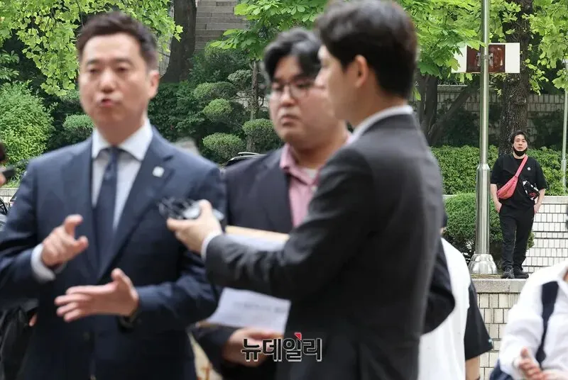 공공의 적으로 평가받는 김세의를 응원하러 온 한사람