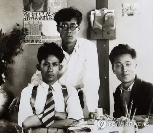 OCR 텍스트가 불명확하여 정확한 alt 태그를 생성하기 어렵습니다. 다음 정보를 제공해주시면 더 정확한 alt 태그를 만들 수 있습니다:

1. **이미지의 실제 내용** - 어