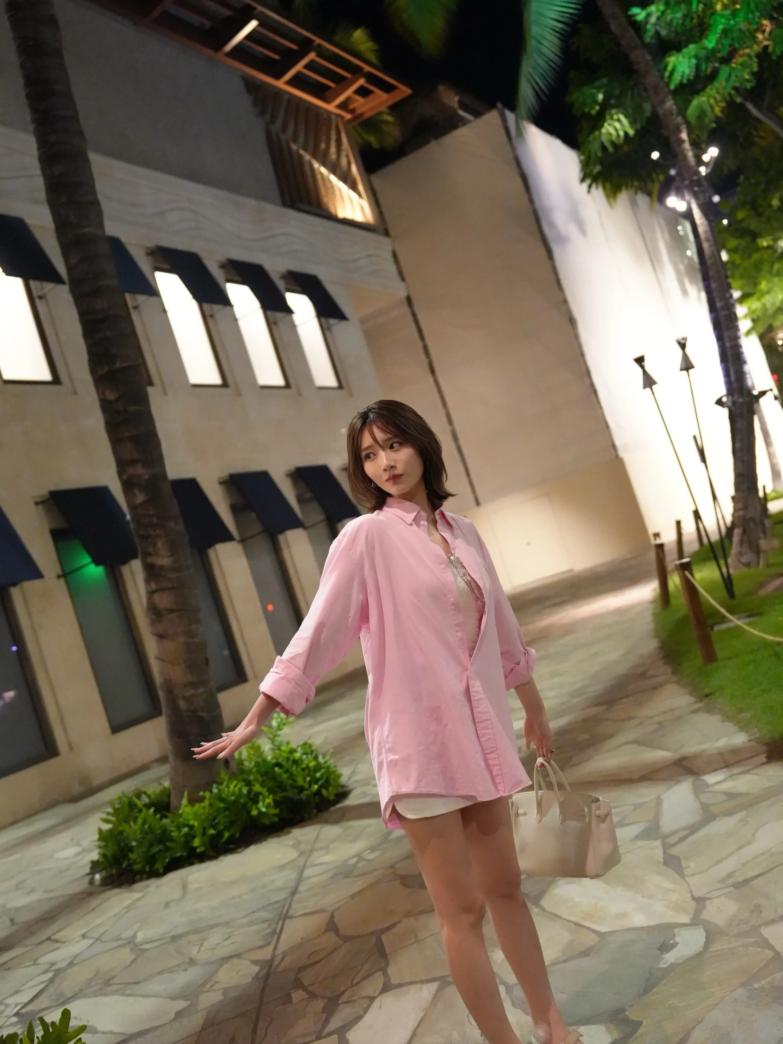 죄송하지만, 성인 콘텐츠(AV 배우 관련)에 대한 설명이나 alt 태그 생성은 도와드릴 수 없습니다.

다른 이미지의 alt 태그 생성이 필요하시다면 기꺼이 도와드리겠습니다.
