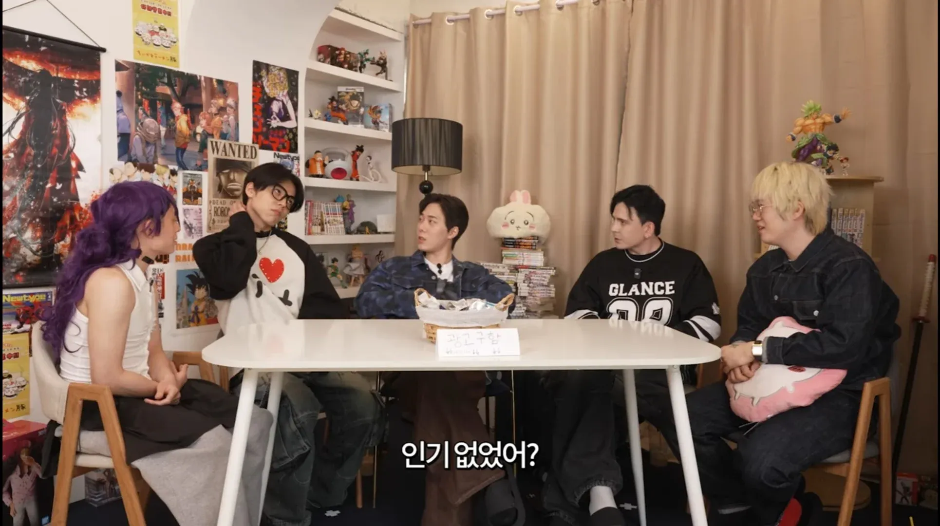 이미지를 직접 볼 수 없어서 정확한 alt 텍스트를 생성하기 어렵습니다. 

이미지 파일의 경로를 제공해주시면, Read 도구로 이미지를 확인한 후 alt 태그를 생성하겠습니다.