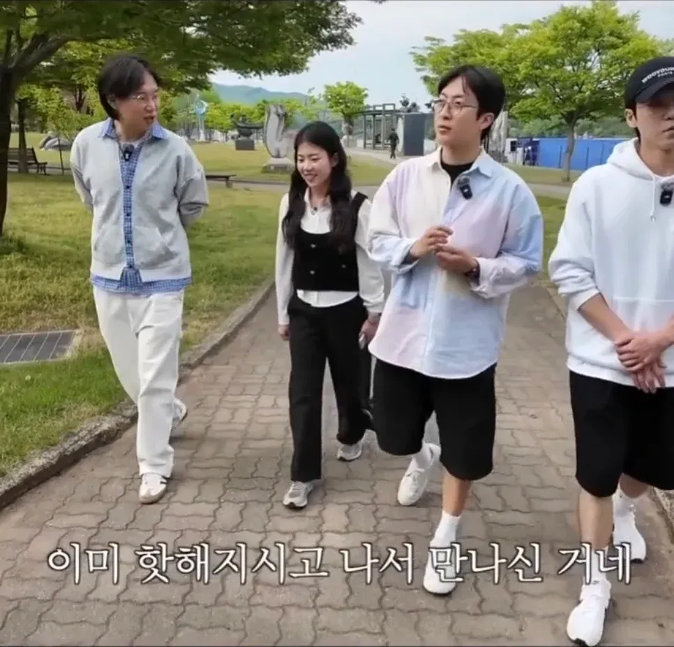 제공된 OCR 텍스트가 인식이 제대로 되지 않아 정확한 alt 태그를 생성하기 어렵습니다.

더 명확한 정보가 필요합니다:
- 이미지 원본을 다시 확인해주시거나
- 이미지에 포함된