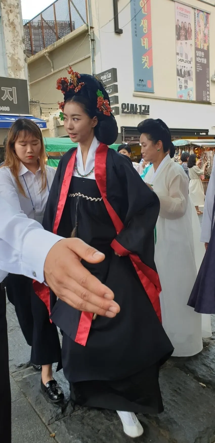 경호원이 되려면 필요한 손 크기 요구 사항