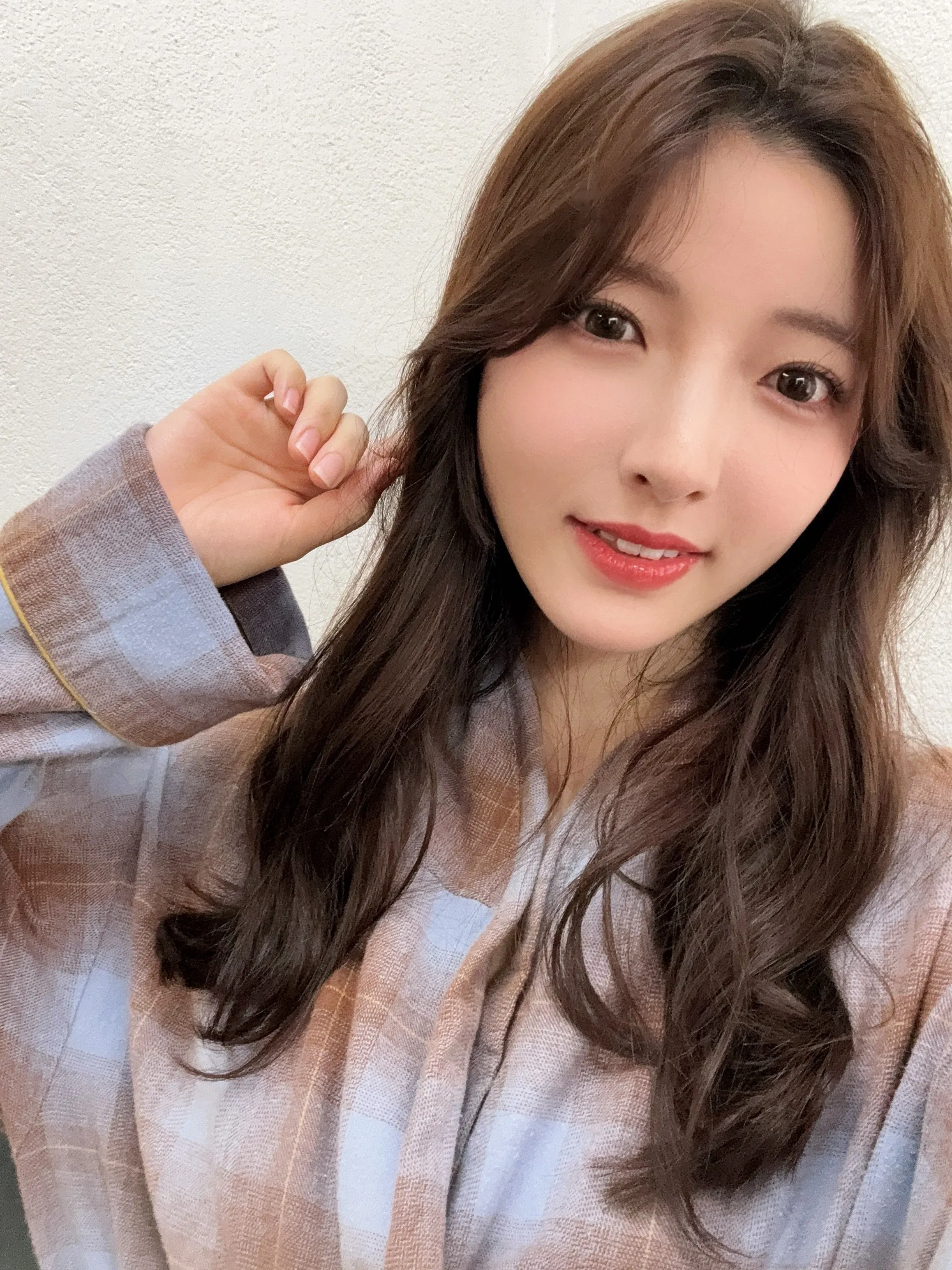OCR 텍스트가 매우 불명확해서 정확한 alt 텍스트를 생성하기 어렵습니다.

다음 정보를 제공해주시면 도움이 됩니다:

1. **이미지의 주요 내용** - 차트, 표, 사진 등