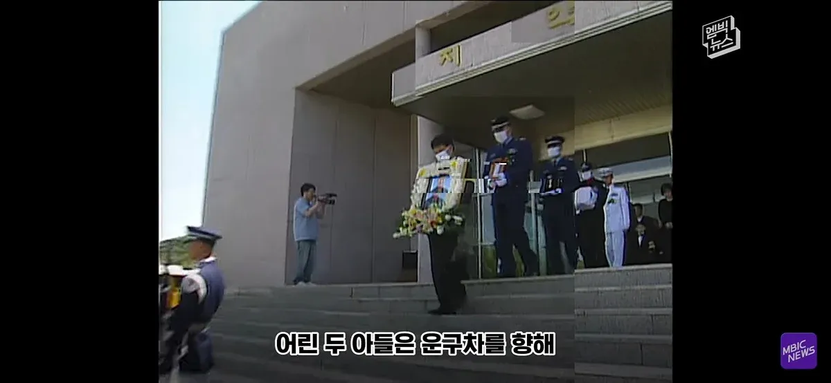 어린 두 아들이 시구로 야구장을 눈물바다로 만드는 감동의 순간