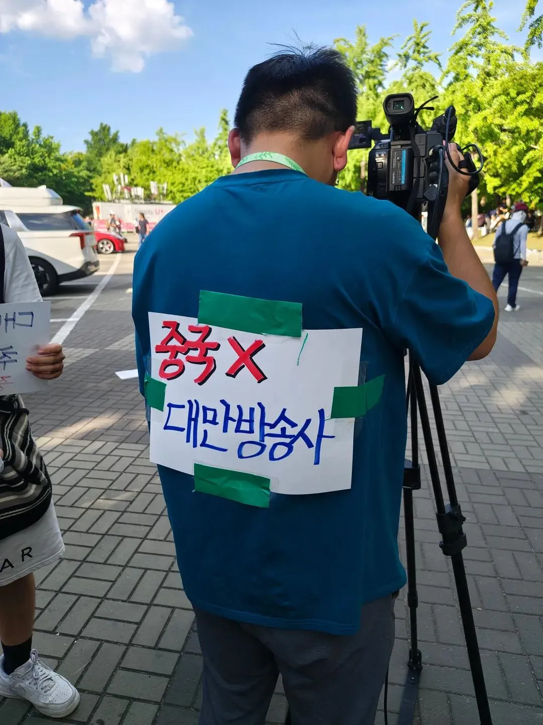 이미지 파일을 먼저 확인해야 alt 태그를 생성할 수 있습니다. 이미지 파일의 경로를 알려주거나 업로드해주세요.