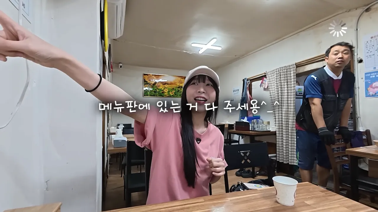 새벽 6시 백반집에서 식사하는 먹방 유튜버 쯔양