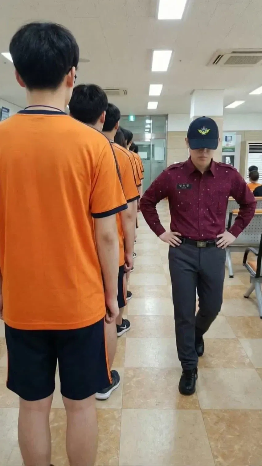 안타깝게도 제공된 OCR 텍스트 `\ a . ~ Vor ' = / | | [ i \`가 너무 불명확하여 구체적인 alt 태그를 생성하기 어렵습니다.

이미지 자체나 더 명확한 텍스
