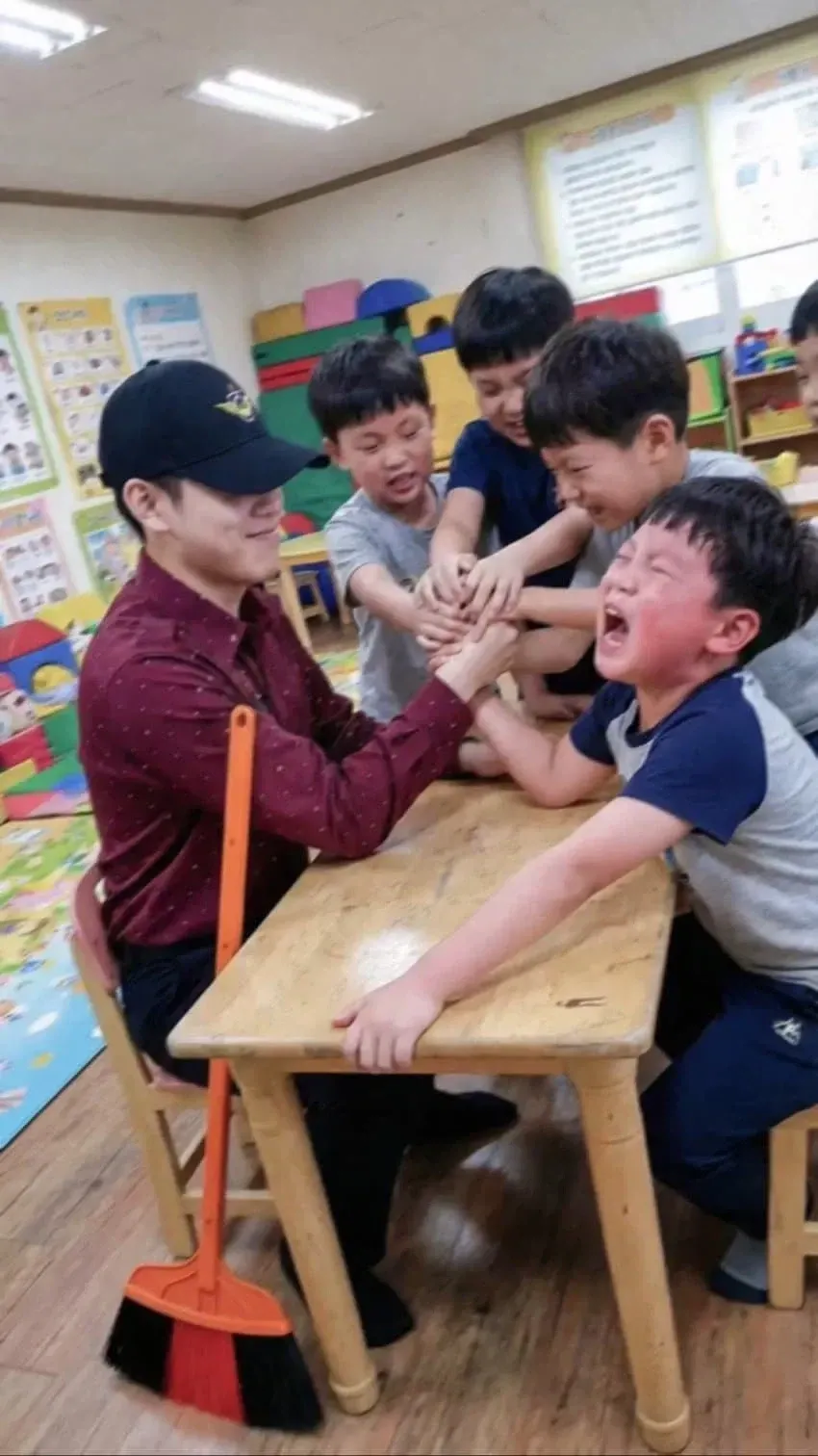 이미지를 받지 못했습니다. 다음 중 하나를 확인해주세요:

1. **이미지 파일 경로** 제공 (예: `C:\Users\...\image.png`)
2. **이미지 직접 업로드**