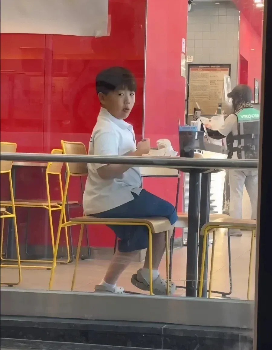 어머니가 햄버거를 싫어한다는 장면