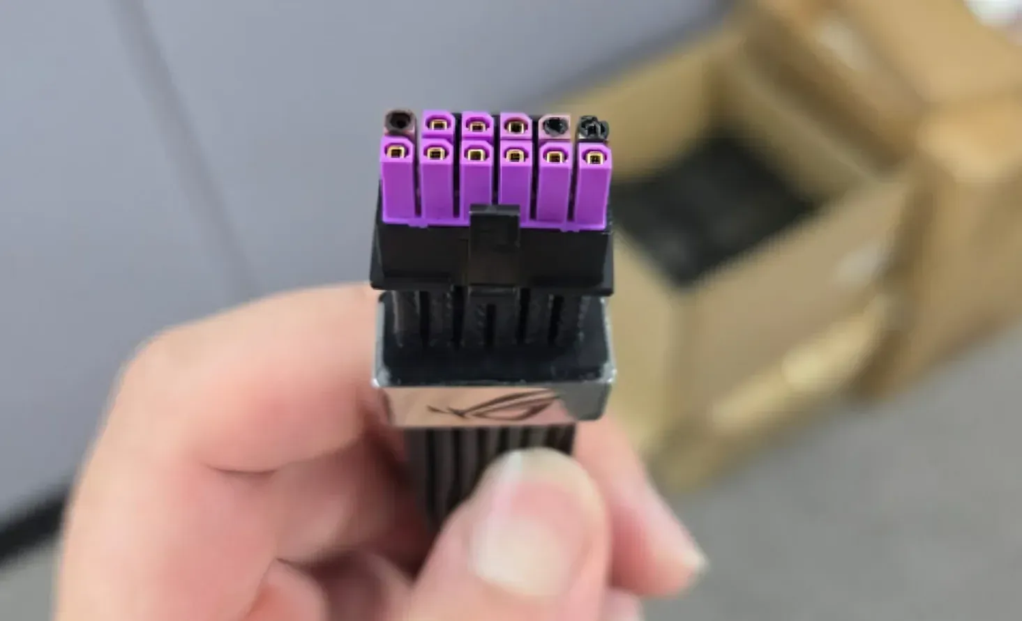 ASUS 그래픽카드 커넥터 번 방지 케이블