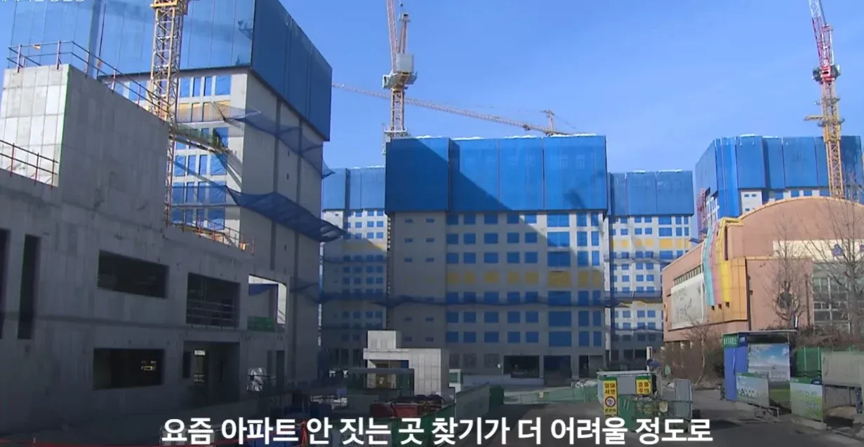아파트 단지 내부의 초등학교 시설