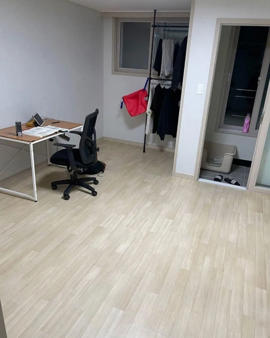전세사기 피해 후 새 집에 입주한 사람의 변화를 담은 사진