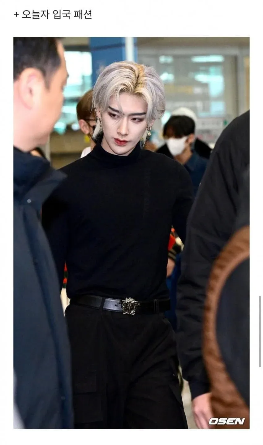 프로의식 넘치는 남자 아이돌의 오늘 입국 패션