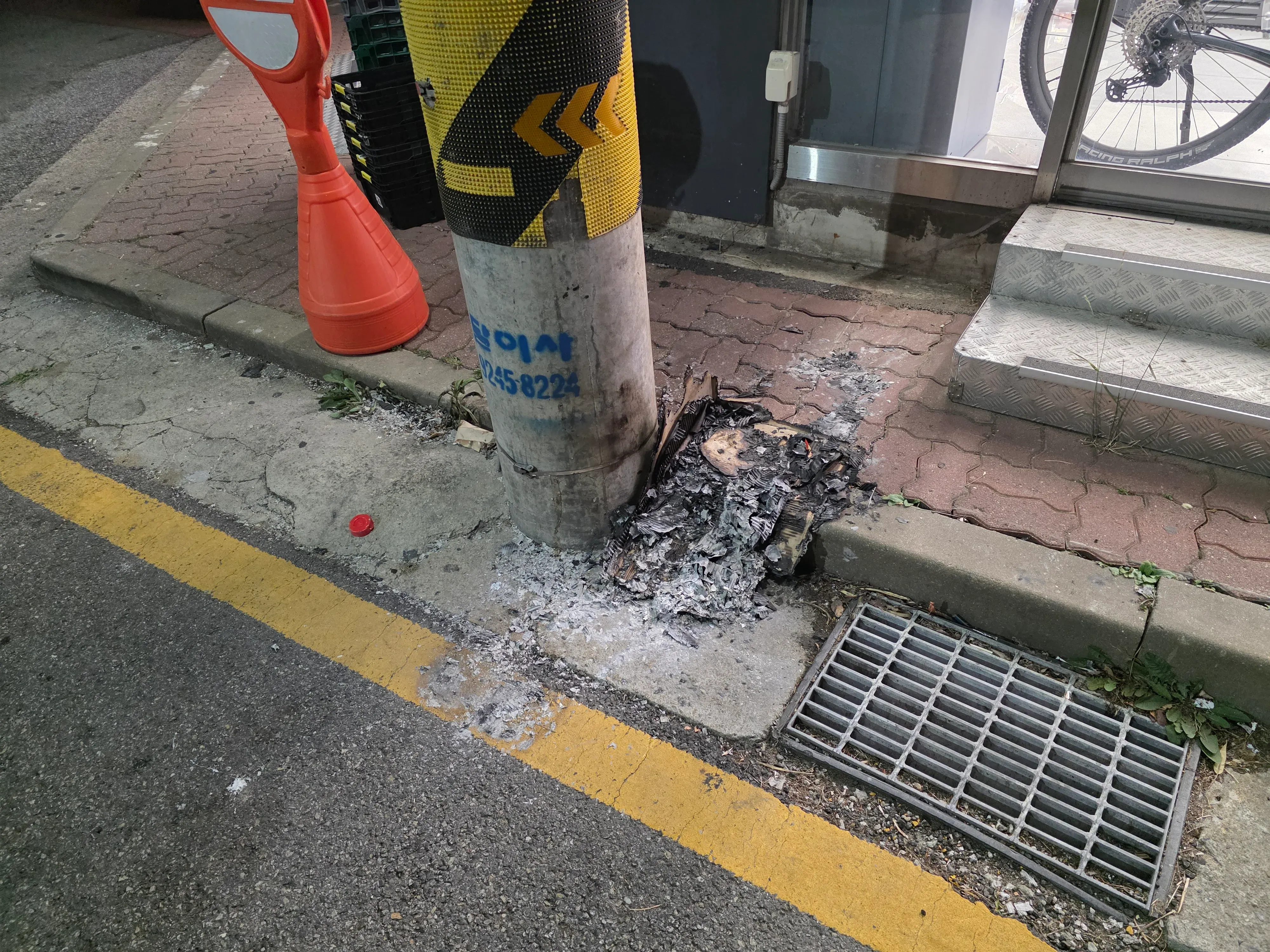 불이 난 가게 모습