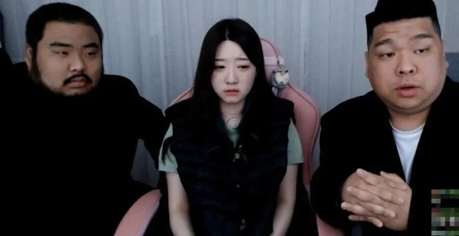 표정관리를 하지 않는 여성의 모습