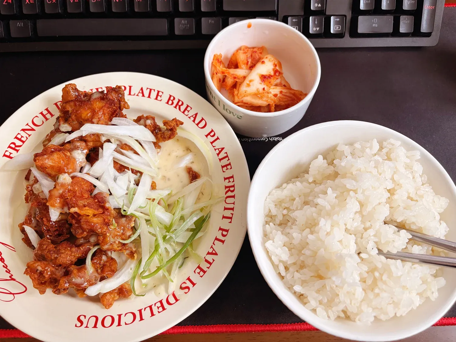 우울한 기분에 치킨을 튀겨 먹는 일상