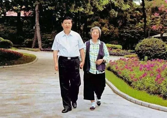 불명확한 텍스트와 기호가 포함된 이미지