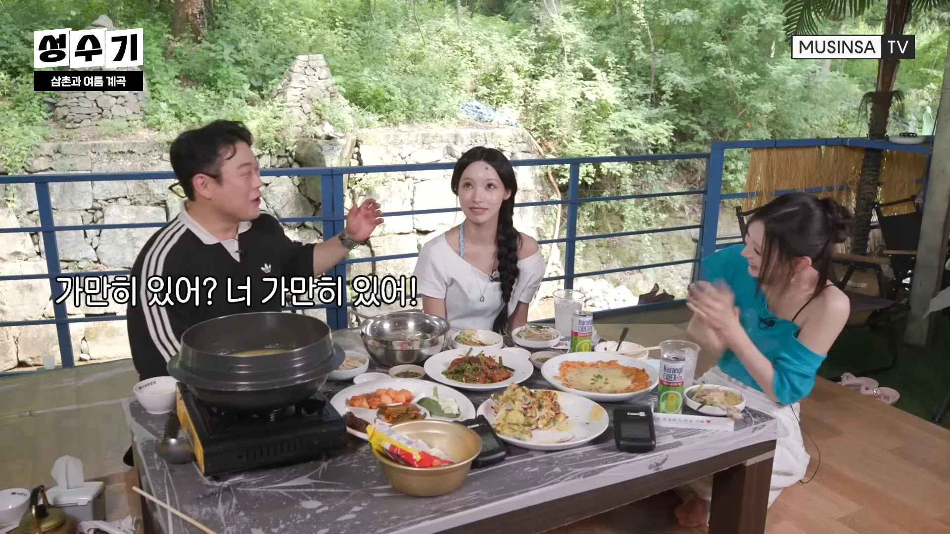 리센느가 "가만히 있어!"라고 소리치는 장면