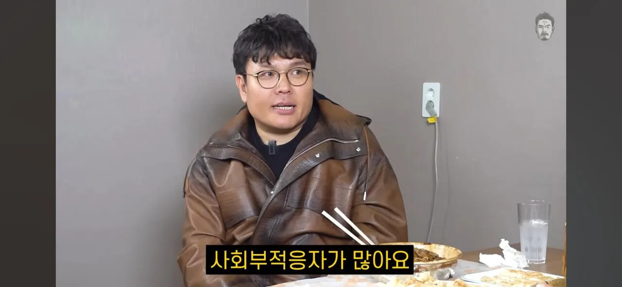 정승제가 "일타강사 중 정상인 없다"며 웃는 강의 장면