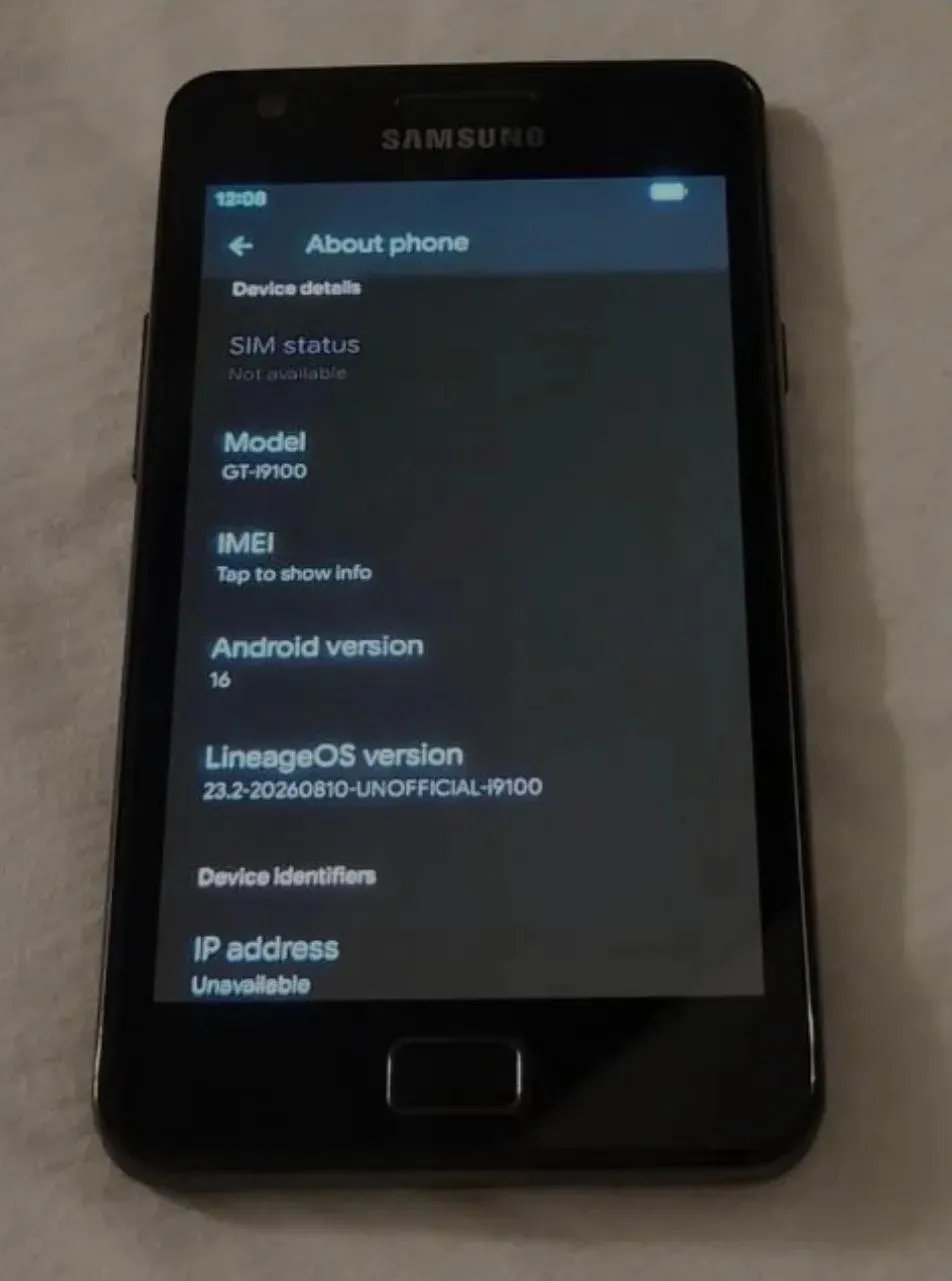 갤럭시 S2의 Android 16·LineageOS 23.2 기기 정보 화면
