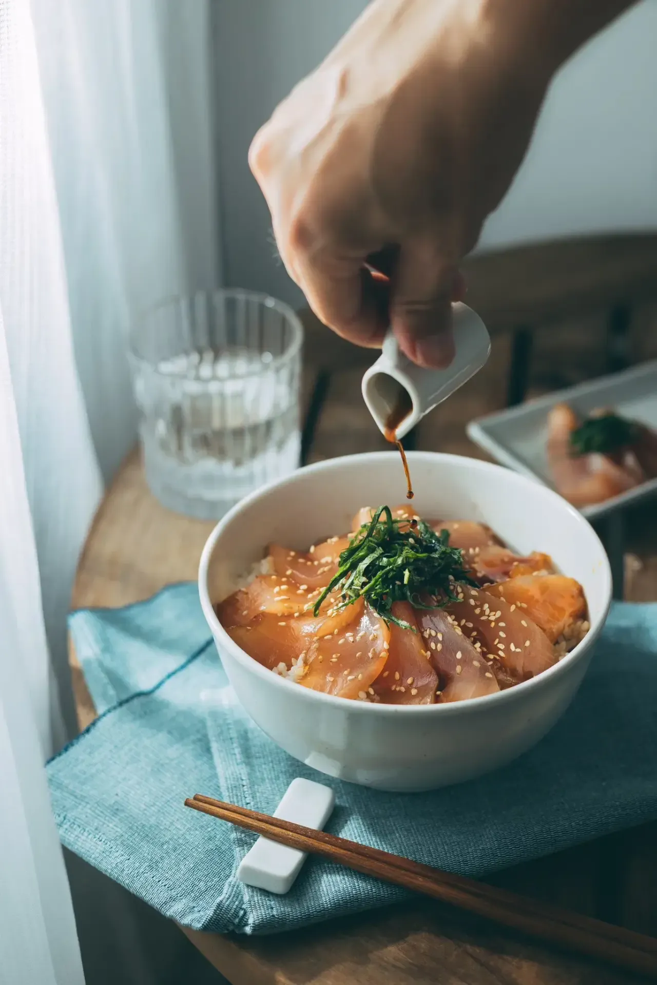 일본 음식 전문 카메라맨이 음식 사진 촬영법을 설명하는 장면