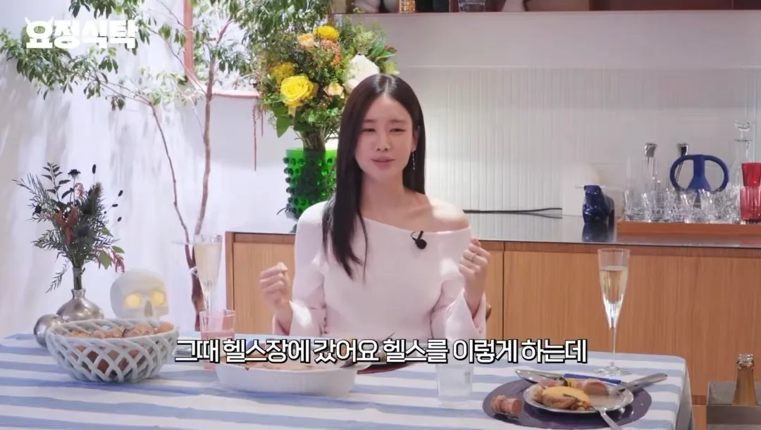안은진이 헬스장에서 운동하며 이동욱을 만난 이야기를 하는 장면