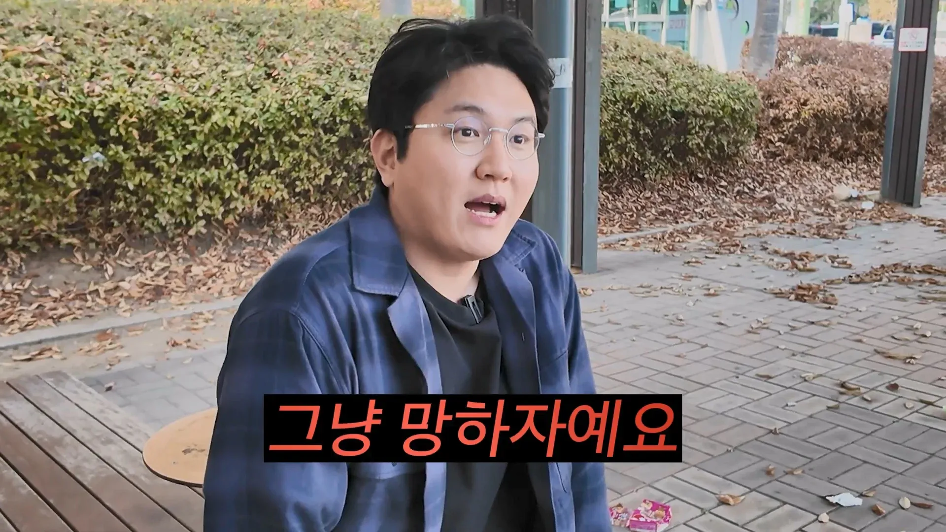 욜로족이 사라진 이유를 설명하는 이미지