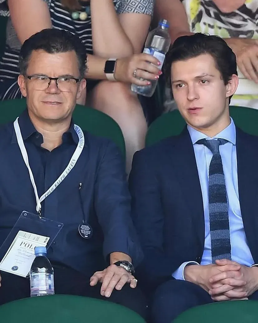 POLO RALPH LAUREN WIMBLEDON 문구와 유머 문장이 있는 이미지