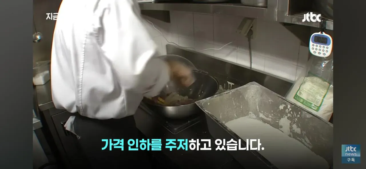 닭값 하락에도 가격 인하를 주저하는 치킨업계
