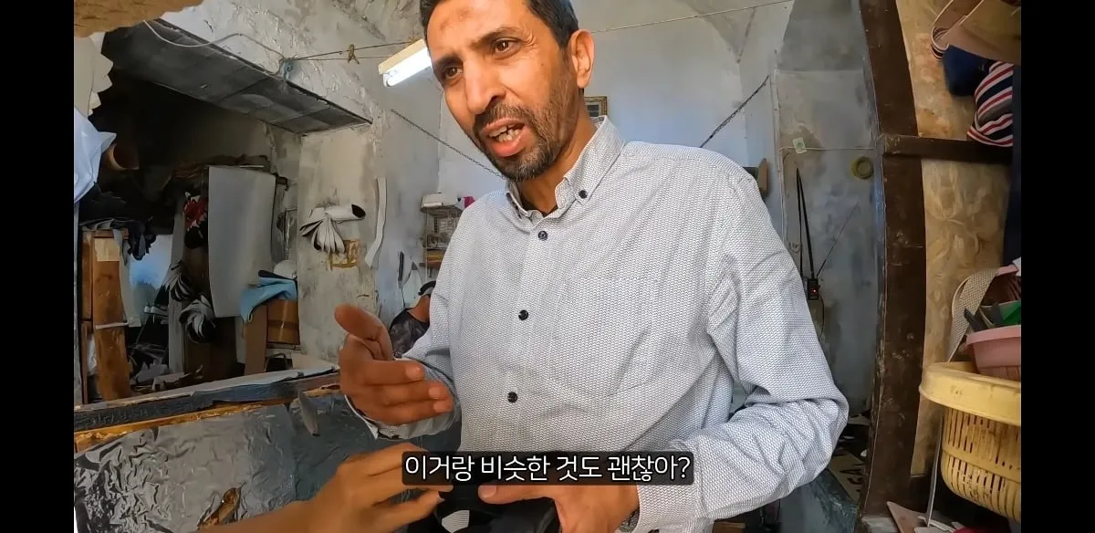 튀니지 여행 중 신발이 찢어진 유튜버