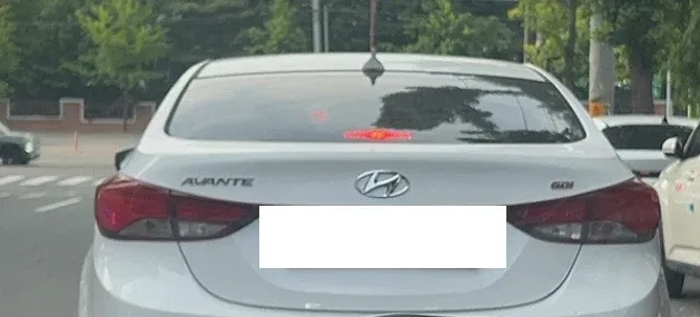 AVANTE GDi 엠블럼이 보이는 차량