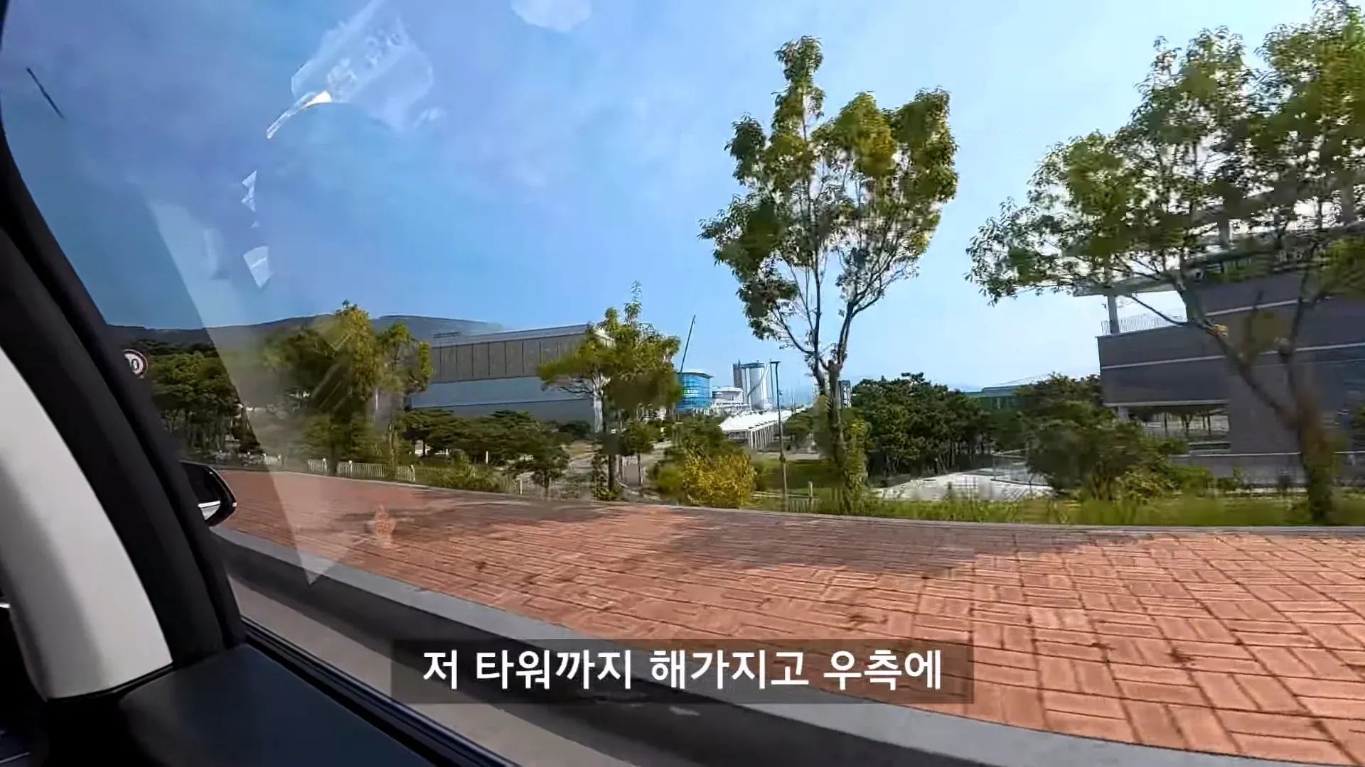 여수에 4,000억을 들였지만 방치된 타워 건물